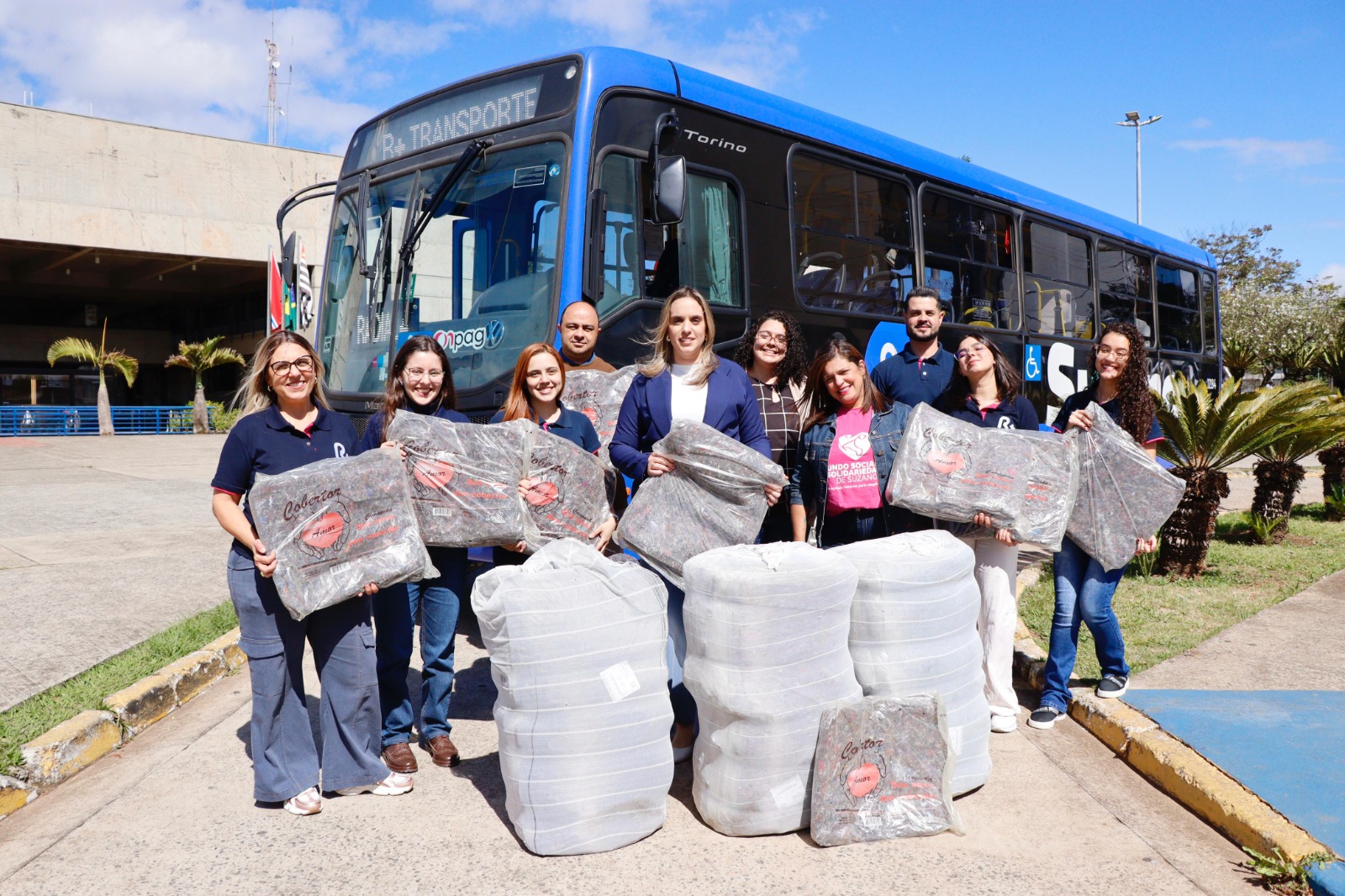 Fundo Social recebe doação de 200 cobertores da Radial Mais Transporte