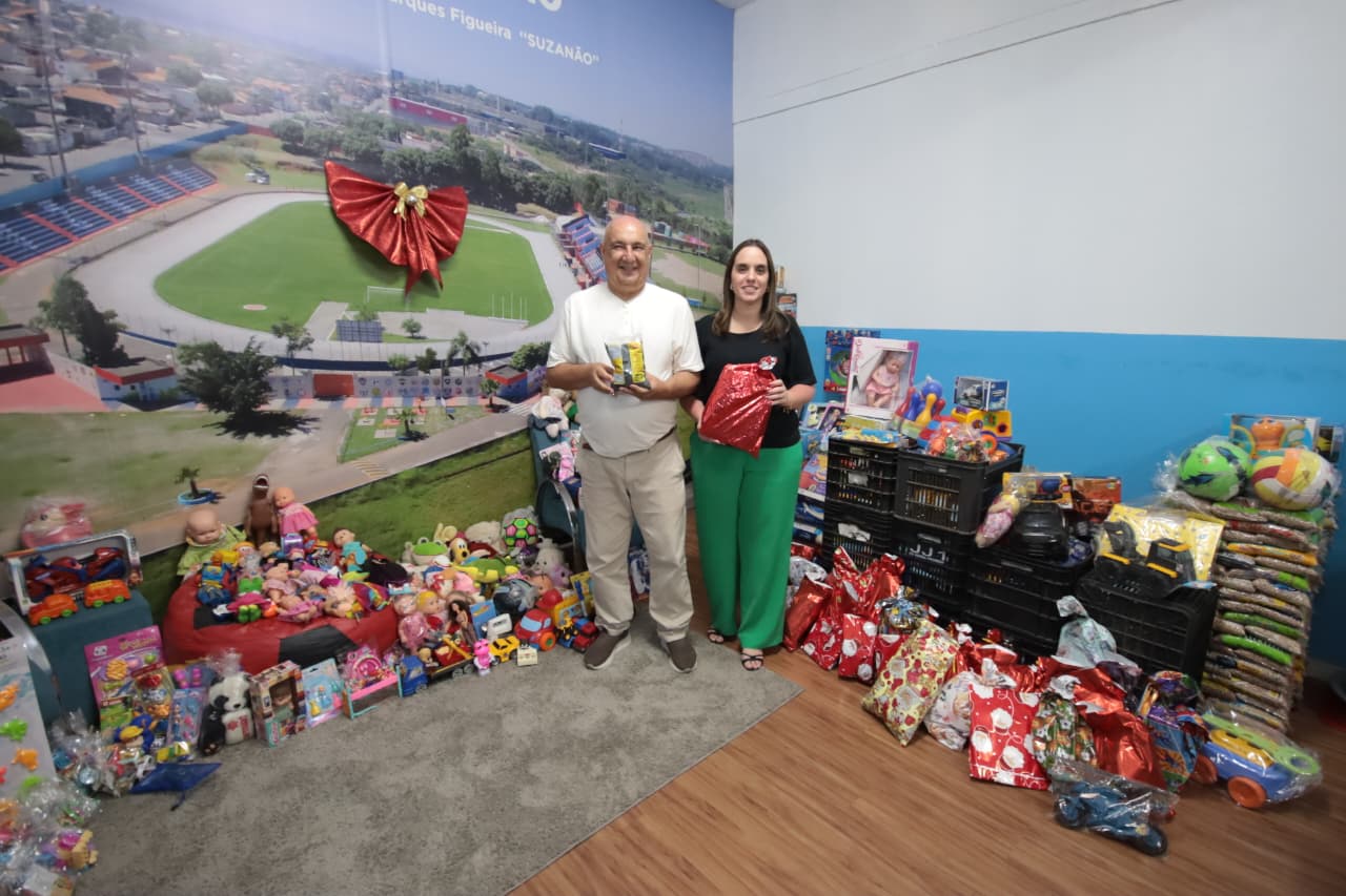 Esporte de Suzano entrega 180 brinquedos e uma tonelada de alimentos ao Fundo Social
