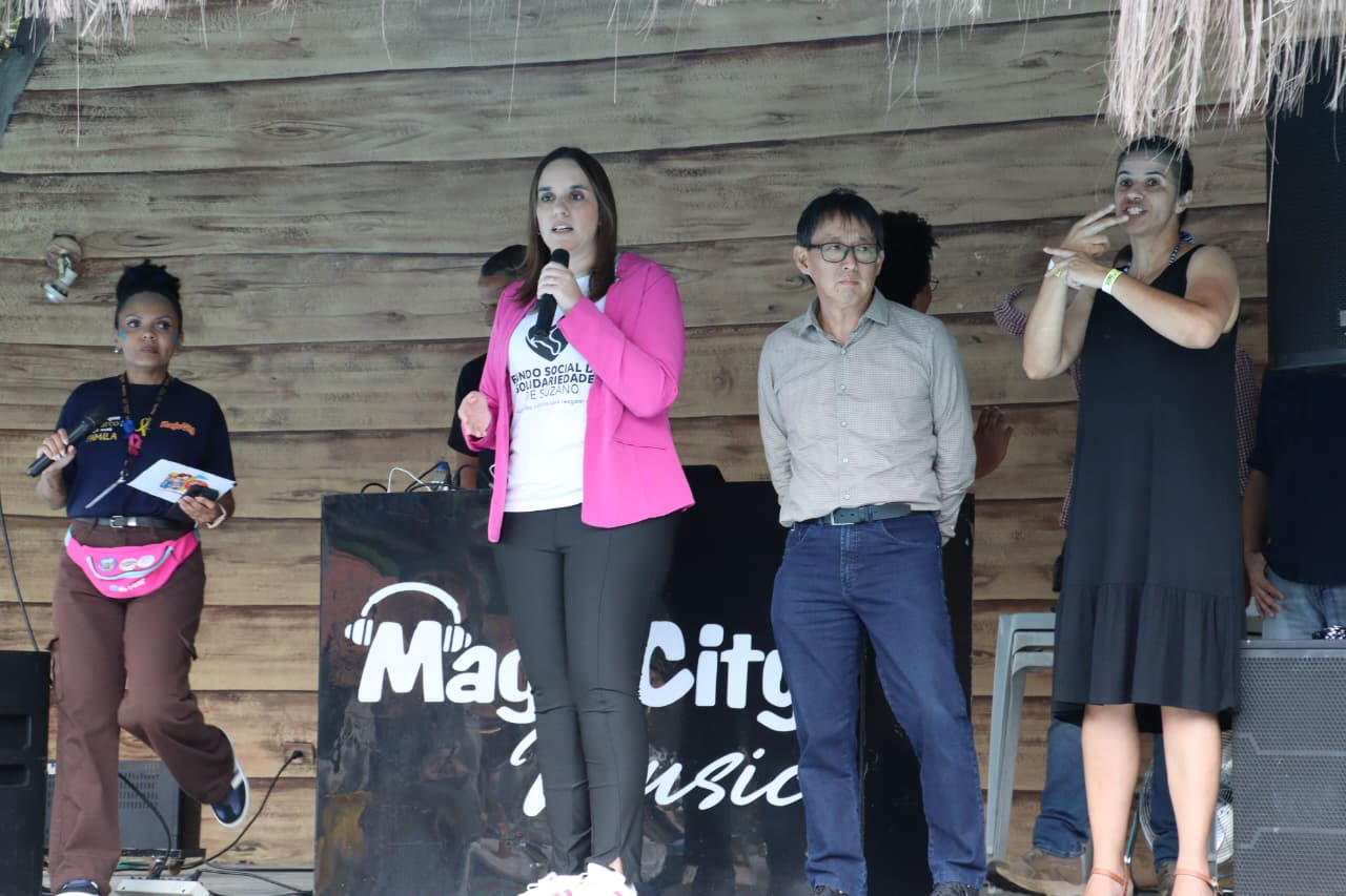 Primeira-dama acompanha evento especial do Dia da Pessoa com Deficiência em parque aquático