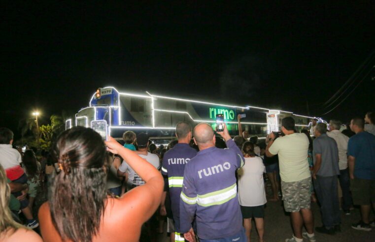 Trem especial com decorações de Natal passará por Suzano neste domingo