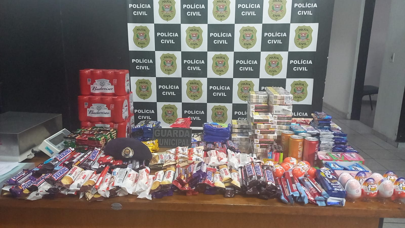 Força Patrulha prende dois acusados de roubo a loja de conveniência