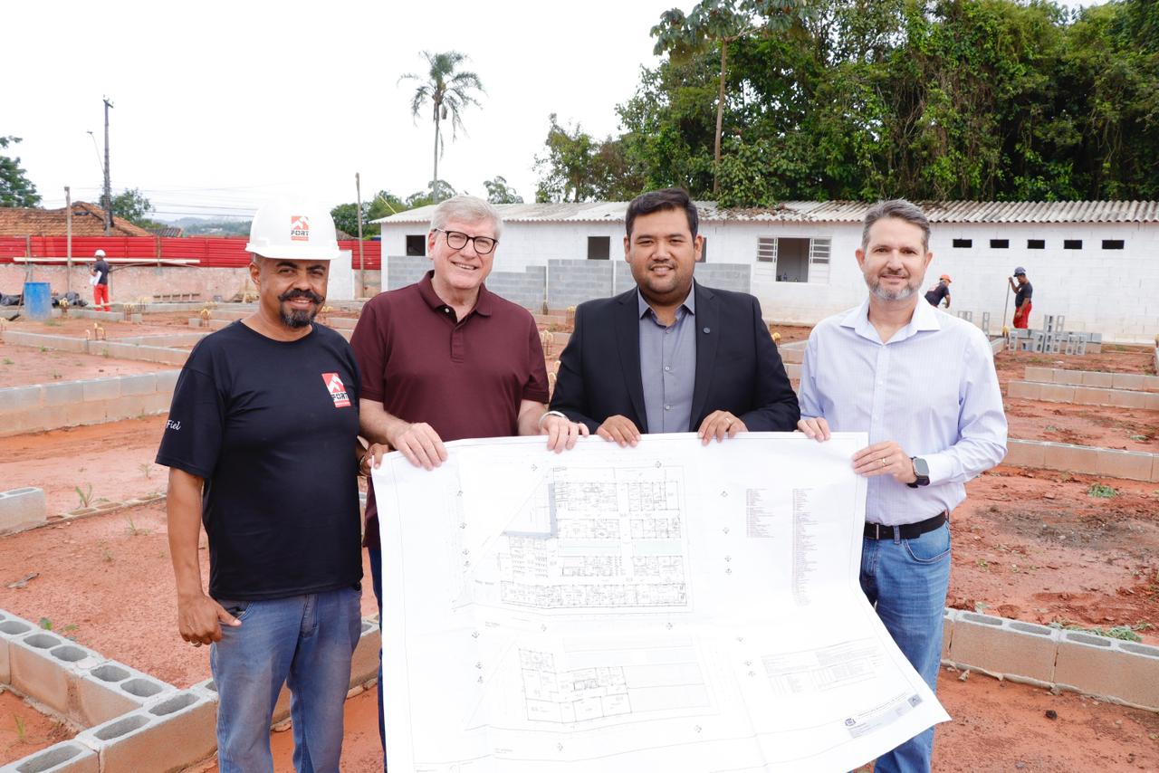 Prefeito vistoria construção da UPA de Palmeiras e destaca avanço das obras na área da Saúde
