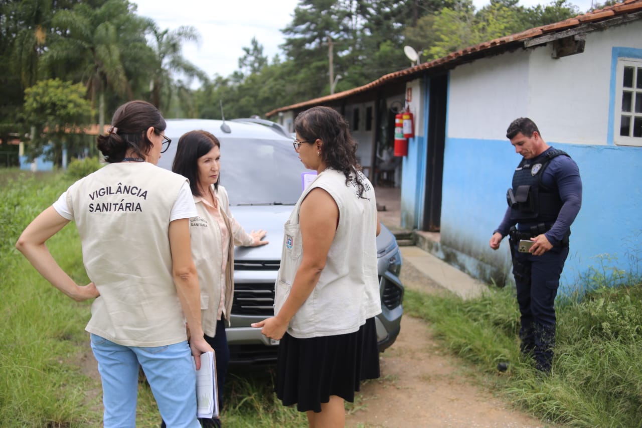 Vigilância Sanitária interdita clínica terapêutica irregular em ação conjunta