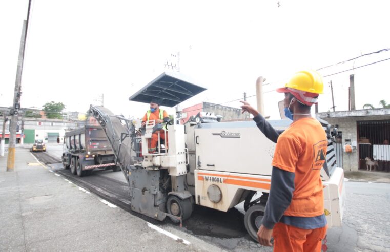 Suzano inicia trabalho de fresagem em ruas da Vila Fátima