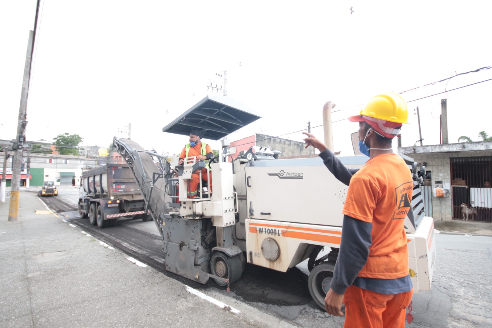 Suzano inicia trabalho de fresagem em ruas da Vila Fátima