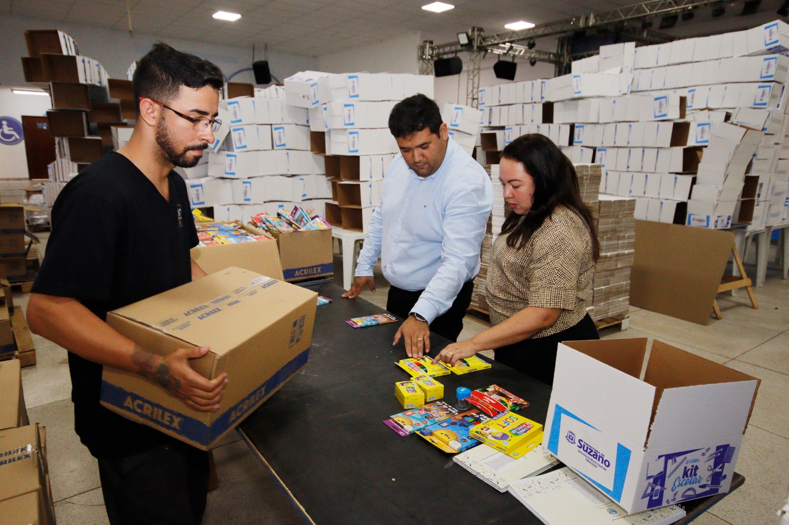 Prefeitura de Suzano inicia entrega de kits e uniformes escolares a 25,8 mil alunos da rede municipal