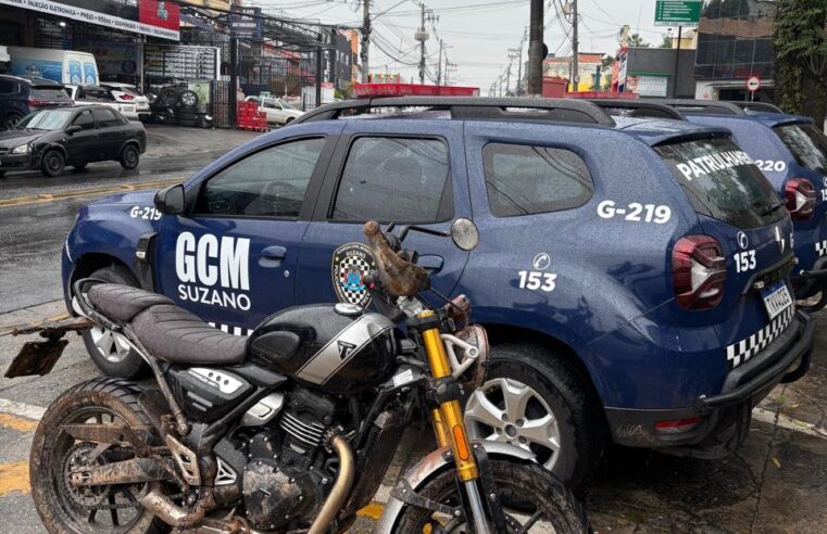 GCM recupera moto roubada e detém dois suspeitos no Miguel Badra